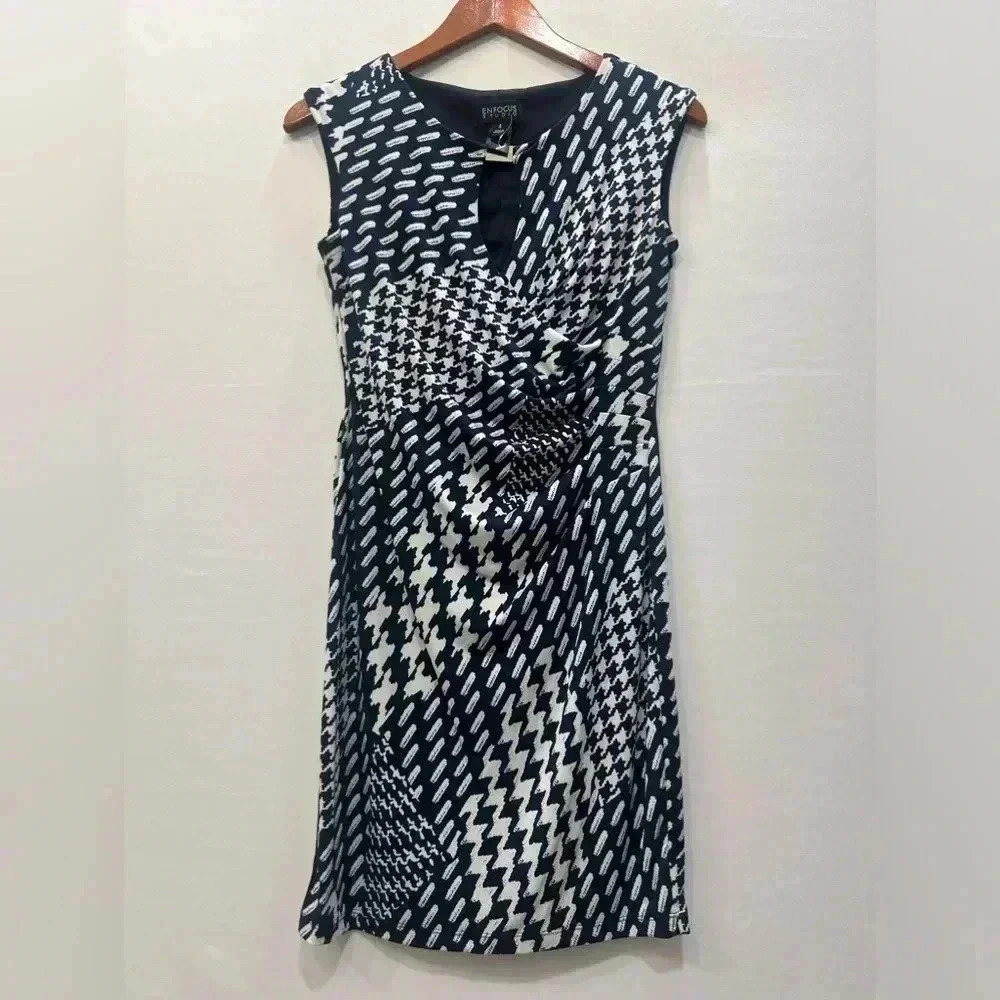 EnFocus Studio Blue and White Print Keyhole Dress Size 4 NWOT